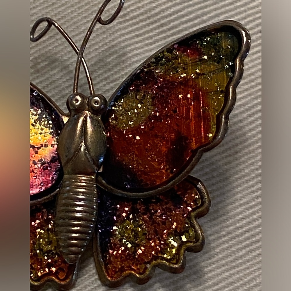Vintage butterfly brooch gold glittering enameled 3-dimensional 1.25“ x 1.25“ - Picture 6 of 10